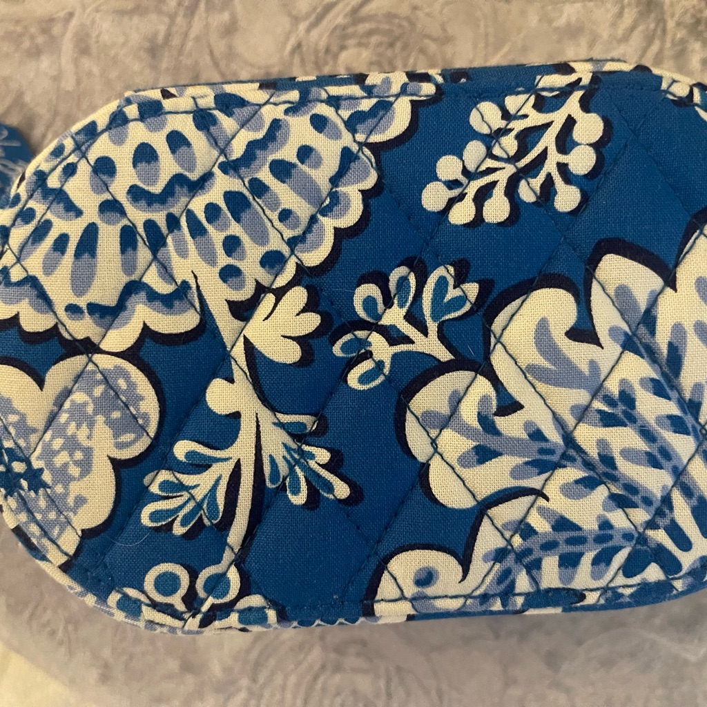 Like New Vera Bradley Jewelry Case 8$